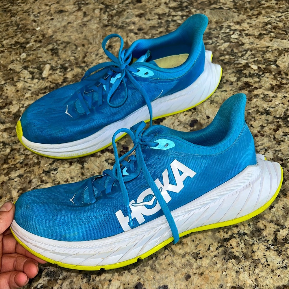hoka carbon x 2 running shoes